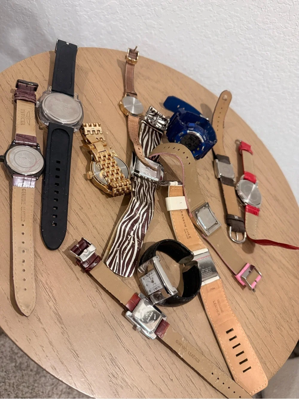 12 BUNDLE Mixed Lot of Fashion Wristwatches - Assorted Colors